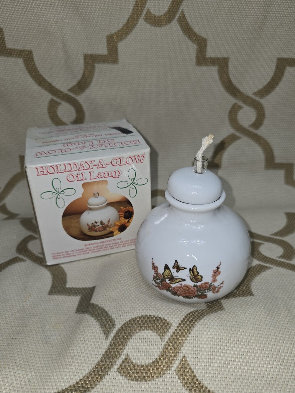 Vintage Giftco "Holiday a Glow" Porcelain Oil Lamp 3¾" H Open Box